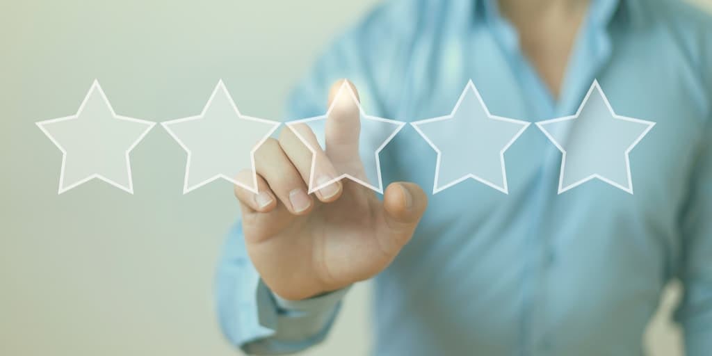 man selects a star rating out of 5